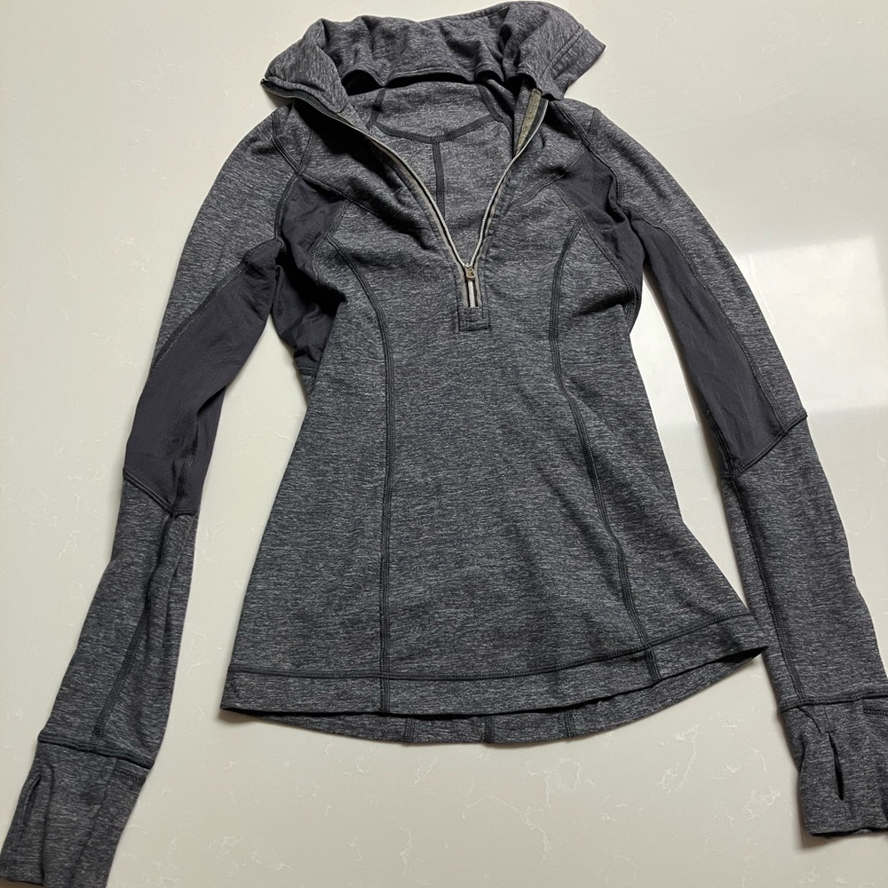 Lululemon long sleeve fitted active quarter zip top